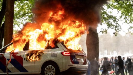 Βίαια επεισόδια στην Ολλανδία σε διαδήλωση κατά της μετανάστευσης – Πέτρες, δακρυγόνα και συλλήψεις