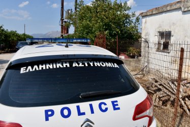 Μακάβριο περιστατικό στη Βοιωτία: Κόρη έθαψε τη μητέρα της σε στάβλο για να παίρνει τη σύνταξη – Ήταν «εξαφανισμένη» για 2 χρόνια