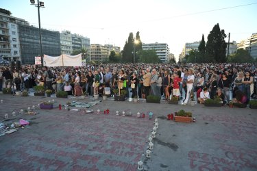 Τέμπη: Μαζική συγκέντρωση αλληλεγγύης για τον Πάνο Ρούτσι στο Σύνταγμα (εικόνες, βίντεο)