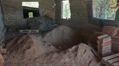 Βοιωτία: Ελεύθερη η 62χρονη που έθαψε τη μητέρα της σε στάβλο