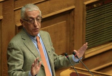 Πρόστιμα Κακλαμάνη σε ΚΚΕ και εξωκοινοβουλευτικά κόμματα