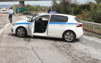 Αδιανόητο σκηνικό στην Αθηνών – Λαμίας: Την έγδυσε, την κατέβασε από το αυτοκίνητο και την ξυλοφόρτωσε