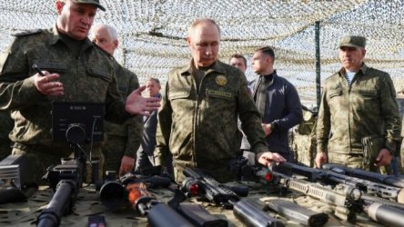 Ανάλυση Bloomberg: Πώς ο πόλεμος μεταμορφώνει τη ρωσική οικονομία – Ρεκόρ παραγωγής και δαπανών, εξαγωγές όπλων μέχρι την Αφρική