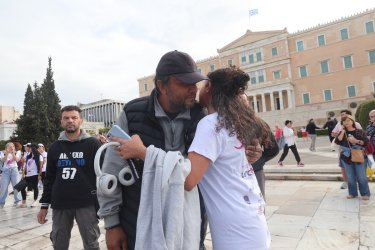 Οι δρομείς του Greece Race for the Cure χειροκρότησαν και αγκάλιασαν τον Πάνο Ρούτσι (εικόνες)