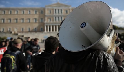 Διαδηλωτές και απεργοί πείνας στο Σύνταγμα – Το κοινωνικό κοκτέιλ της Τετάρτης