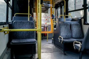 Νεαρός αυνανιζόταν μέσα σε αστικό λεωφορείο στη Λαμία – Μπροστά στα έντρομα μάτια γυναικών