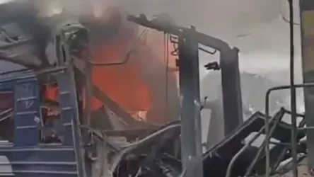 Ουκρανία: Ρωσική επίθεση σε επιβατική αμαξοστοιχία στo Σούμι με 30 τραυματίες – “Ήξεραν ότι χτυπούσαν αμάχους” (Βίντεο)