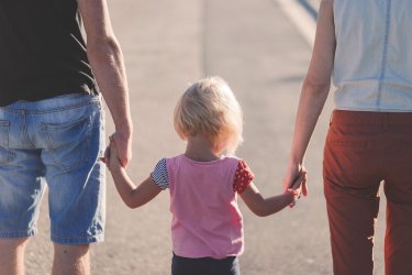 Ποιοι χάνουν 56 ευρώ από το επίδομα παιδιού