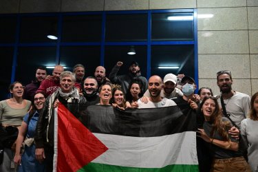Global Sumud Flotilla: «Μας ταλαιπώρησαν, χωρίς φαΐ, χωρίς νερό, βρωμιά» – Τι λένε οι Έλληνες ακτιβιστές (Βίντεο)