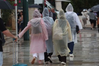 Μέχρι τι ώρα θα βρέχει στην Αθήνα σήμερα 7/10: Πότε οι καταιγίδες