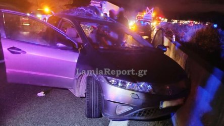 Σοβαρό τροχαίο στην Αθηνών Λαμίας: Νταλίκα παρέσυρε ΙΧ που βρισκόταν στη ΛΕΑ (Εικόνες, Βίντεο)