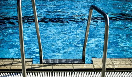 Σαντορίνη: Με απινιδωτή και ΚΑΡΠΑ για μία ώρα προσπαθούσαν να επαναφέρουν τον 4χρονο που πνίγηκε σε πισίνα