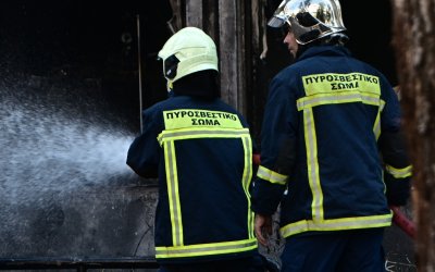Φωτιά σε επιχείρηση στον Ασπρόπυργο – Επί τόπου ισχυρές πυροσβεστικές δυνάμεις