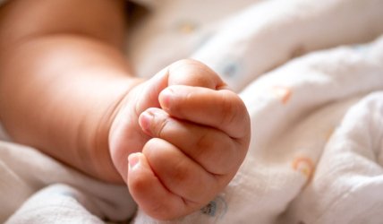 Πατήσια: Με ανακοπή κινδύνευσε το μωρό που εισέπνευσε ναρκωτικά – Η κατάσταση της υγείας του