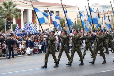 «Πονοκέφαλος» για την κυβέρνηση οι παρελάσεις της 28ης Οκτωβρίου