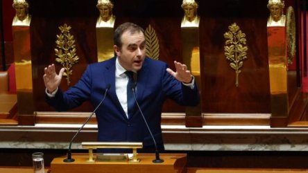 Γαλλία: Απορρίφθηκε η πρόταση μομφής κατά της κυβέρνησης Λεκορνί