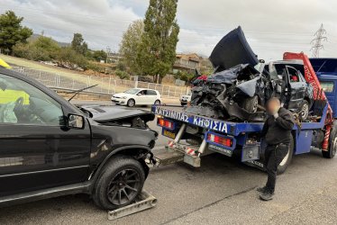 Μαύρη Παρασκευή στους δρόμους της Αττικής: Καραμπόλα με 3 νεκρούς στις Αφίδνες – Απανθρακώθηκε οδηγός στη Νέα Πέραμο
