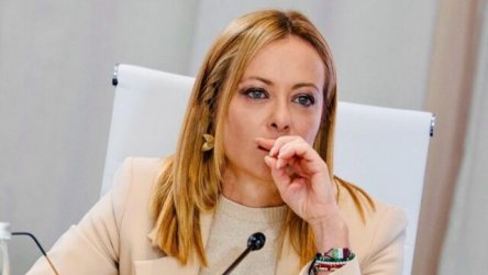 Ιταλία: Άγρια κόντρα Μελόνι & Κεντροαριστεράς – “Κινδυνεύει η δημοκρατία” λέει η Σλάιν, “παραλήρημα” απαντά η πρωθυπουργός