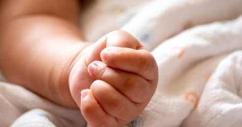 Λάρισα: Σε κρίσιμη κατάσταση παιδί 1,5 έτους από καυτό λάδι στο πρόσωπό του