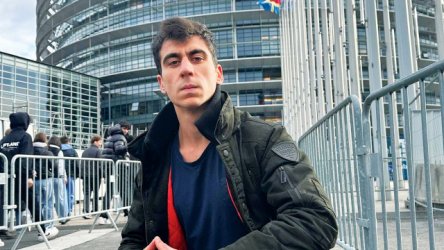 Φειδίας Παναγιώτου στα “Παραπολιτικά”: “Στο Ευρωκοινοβούλιο ψηφίζω και µε τη Δεξιά και µε την Αριστερά και µε το Κέντρο, αναλόγως µε το τι συµφωνώ” (Βίντεο)