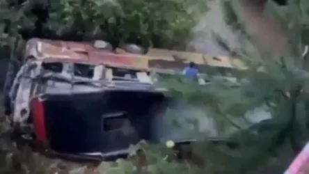 Τραγωδία στην Αργεντινή: Εννιά νεκροί μετά από πτώση λεωφορείου από γέφυρα σε ποταμό (Βίντεο)