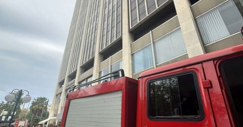 Φωτιά σε πάρκινγκ στον Πύργο Αθηνών – Εκκενώθηκαν γραφεία