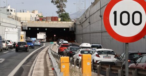 Ακραία κίνηση στους δρόμους: «Βουλιάζει» ο Κηφισός – Καθυστερήσεις 45 λεπτών στην Αττική Οδό