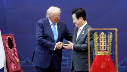 Ντόναλντ Τραμπ: Η Νότια Κορέα τίμησε τον “ειρηνοποιό” πρόεδρο με το ύψιστης τιμής χρυσό στέμμα (Εικόνες & Βίντεο)