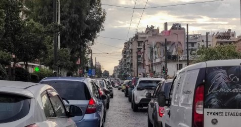 Κλειστοί δρόμοι στο κέντρο της Αθήνας – Έσπασε αγωγός της ΕΥΔΑΠ