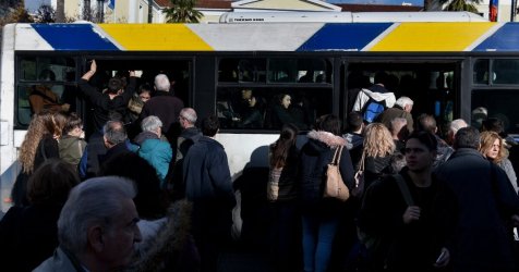 Χάος στα ΜΜΜ της Αθήνας: Μεγάλες καθυστερήσεις και συνωστισμός – «Είμαστε σαν σαρδέλες» (βίντεο)