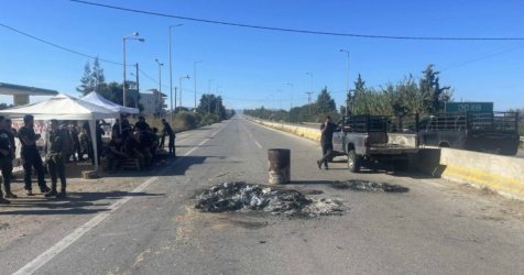 Στα «κάγκελα» αγρότες και κτηνοτρόφοι της Κρήτης – Μπλόκα σε Χανιά, Ρέθυμνο και Ηράκλειο