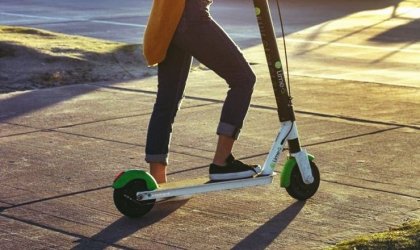 Θεοδωρικάκος – Δούκας σε δημόσια αντιπαράθεση για τα ηλεκτρικά πατίνια