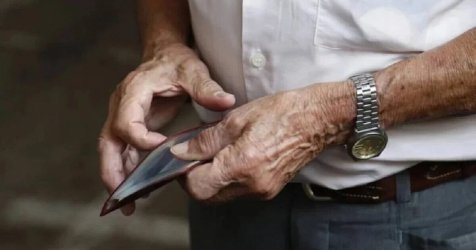 17 «καρφιά» στις συντάξεις – Φορολογία, διάβρωση από τον πληθωρισμό και μηδενικές αυξήσεις στις επικουρικές
