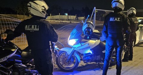 Θρίλερ στη Βοιωτία: Άνδρας απανθρακωμένος σε κλεμμένο ΙΧ – Ήταν δεμένος με χειροπέδες