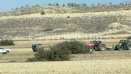Χριστοδουλίδης: “Αρνητική εξέλιξη η νέα τουρκική πρόκληση” –  Απομάκρυνση Ελληνοκύπριου γεωργού από στρατιωτικό όχημα στη νεκρή ζώνη