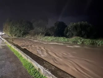 Δραματική νύχτα στη Λέσβο: Πλημμύρες, εγκλωβισμοί και κλειστά σχολεία από τον κακοκαιρία