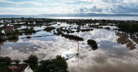 Εικόνες Aποκάλυψης στην Λέσβο μετά την κακοκαιρία – Λιμνοθάλασσα ο κόλπος της Καλλονής