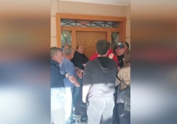 Γλυφάδα: Γίνεται έξωση σε τετραμελή οικογένεια με καρκινοπαθή και μωρό (βίντεο)