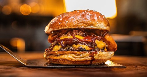 Νοσοκομείο Γεννηματάς: Σε κρίσιμη κατάσταση 22χρονος που κατάπιε ολόκληρο μπέργκερ χωρίς να το μασήσει