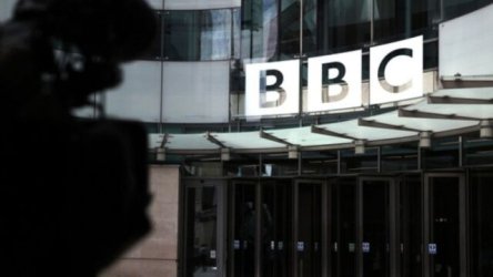 BBC: “Παραμένει ένας εθνικός θεσμός που μας ενώνει όλους”, δήλωσε η Βρετανίδα Υπουργός Πολιτισμού – “Σωστή και αναγκαία η συγγνώμη στον Τραμπ”