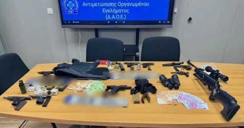 Βαρύ οπλοστάσιο και μεγάλα χρηματικά ποσά είχαν οι συλληφθέντες για τη δολοφονία του Γιάννη Λάλα