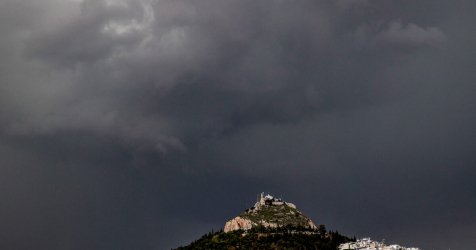 Νοτιάδες, υγρασία και έντονες βροχές – Πότε θα χειμωνιάσει ο καιρός