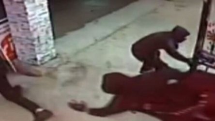 Καλιφόρνια: Ιδιοκτήτης κοσμηματοπωλείου πυροβόλησε και κυνήγησε ληστές που εισέβαλαν στο κοσμηματοπωλείο του (Βίντεο)