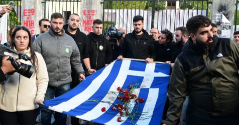 LIVE: Ξεκίνησε η πορεία με την αιματοβαμμένη σημαία του Πολυτεχνείου – 20 προληπτικές προσαγωγές από την ΕΛΑΣ (Βίντεο και Εικόνες)