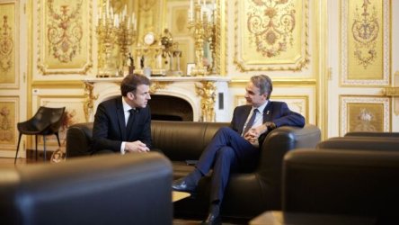 Γαλλικά ΜΜΕ για την πρόωρη αποπληρωμή δανείου από την Ελλάδα: Ο τζίτζικας που καταλήγει να δανείζει στο μέρμηγκα