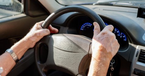 Αλλαγές στον ΚΟΚ για ηλικιωμένους – Μπαίνει «φίλτρο» στην ανανέωση διπλωμάτων οδήγησης