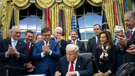 Στο φως το σχέδιο ειρήνης Τραμπ: Ντονμπάς και Κριμαία στην Ρωσία, η Ουκρανία εκτός ΝΑΤΟ, εκλογές σε 100 μέρες και πακέτο ανοικοδόμησης 200 δισ. για το Κίεβο