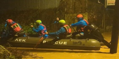 Καταδρομείς έσωσαν άλογο που παγιδεύτηκε σε πλημμυρισμένη περιοχή στη Φιλιππιάδα (βίντεο)