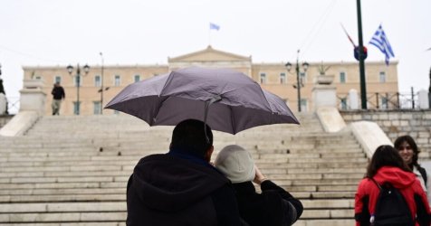 Καιρός: Έρχεται πτώση θερμοκρασίας – «Βούλιαξε» η Ήπειρος από τις βροχές των 400 mm