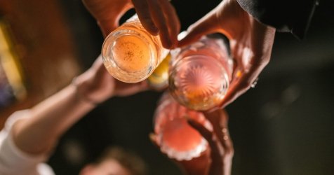 Θεσσαλονίκη: Δύο 14χρονες κατέρρευσαν στην παραλία μετά από κατανάλωση αλκοόλ